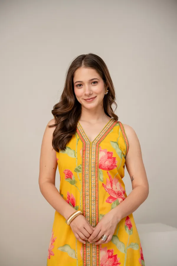 Yellow_Floral_Print_Sleeveless_V-Neck_Top_for_Women