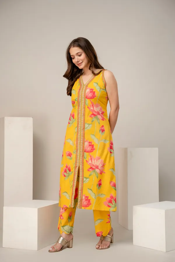 Yellow_Floral_Print_Sleeveless_V-Neck_Top_for_Women