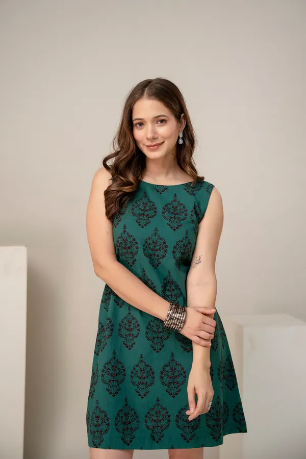 Teal_Rayon_Printed_Round_Neck_Sleeveless_Kurta_for_Women