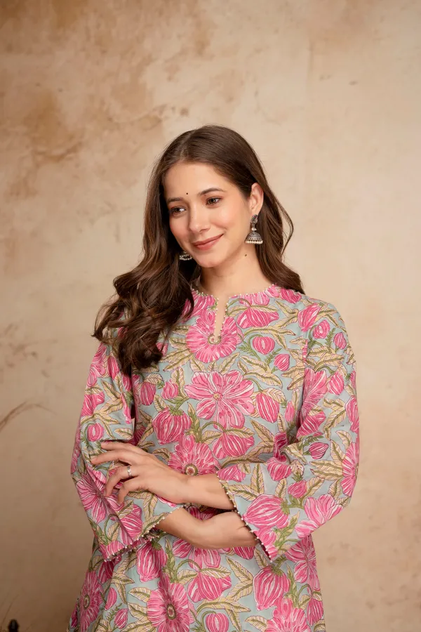 Blue_Cotton_Floral_Print_Kurta_for_Women