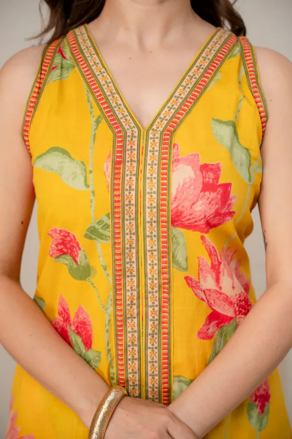 Yellow_Floral_Print_Sleeveless_V-Neck_Top_for_Women