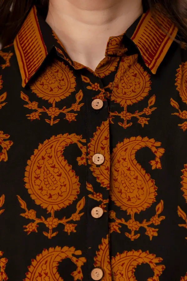 Black_and_Mustard_Paisley_Print_Sleeveless_Shirt_for_Women