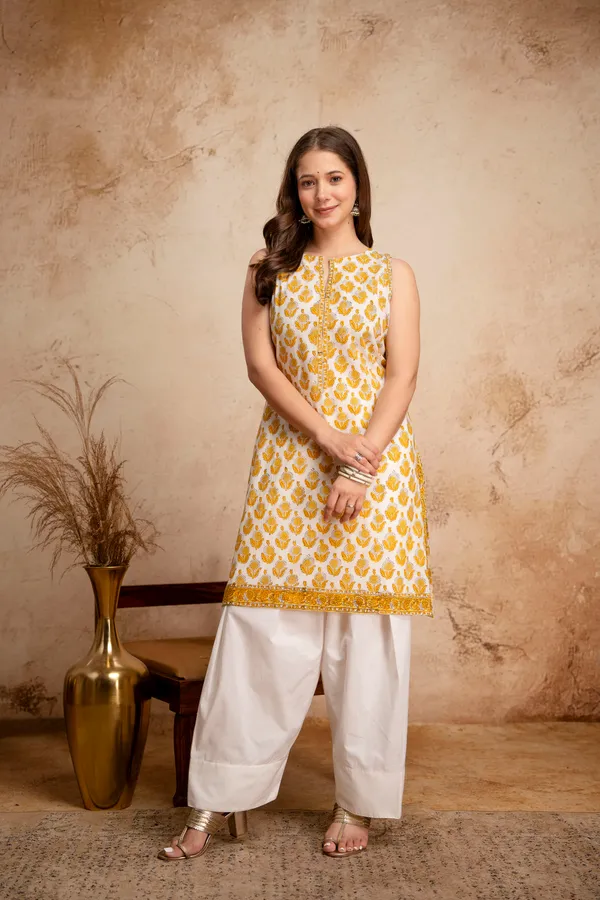 White_Cotton_Yellow_Floral_Print_Sleeveless_Kurta_for_Women
