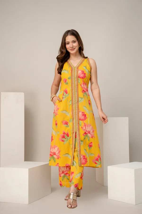 Yellow_Floral_Print_Sleeveless_V-Neck_Top_for_Women