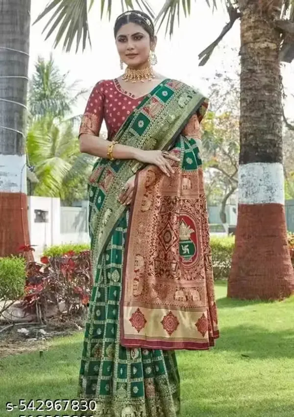 Emerald_Green_&_Maroon_Red_Jacquard_Silk_Saree_–_Traditional_Kalash_&_Elephant_Motif_Pallu_Festive_Saree_with_Blouse_Piece