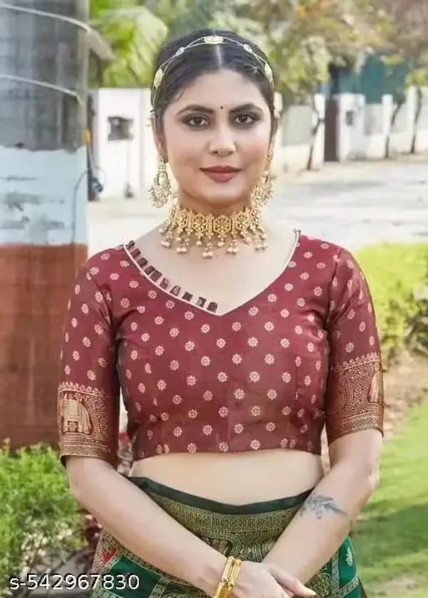 Emerald_Green_&_Maroon_Red_Jacquard_Silk_Saree_–_Traditional_Kalash_&_Elephant_Motif_Pallu_Festive_Saree_with_Blouse_Piece