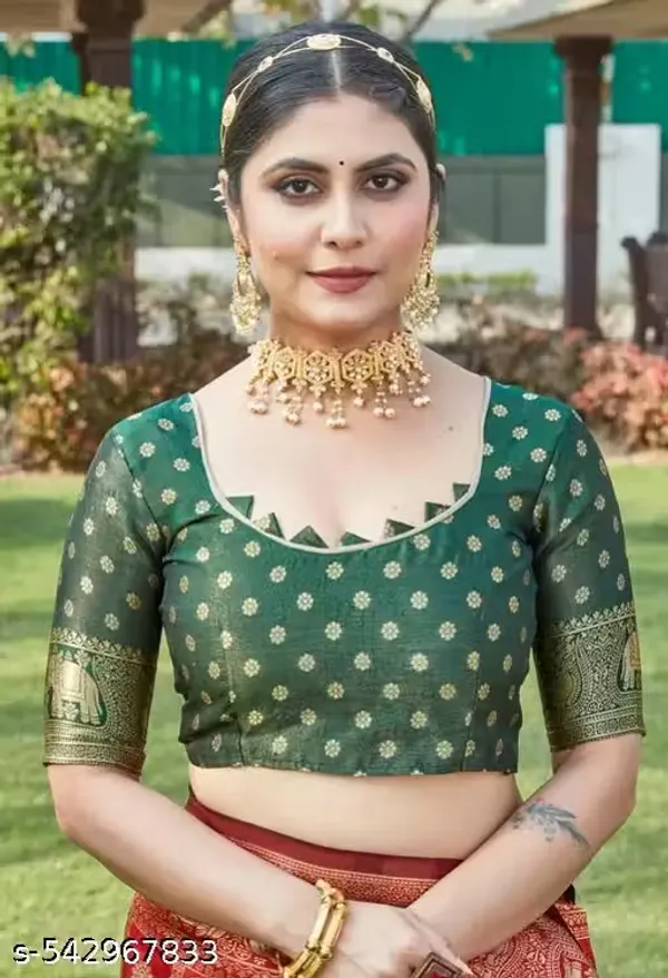 Festive_Rani_Pink_&_Bottle_Green_Jacquard_Silk_Saree_–_Traditional_Kalash_&_Elephant_Motif_Pallu_Saree_with_Blouse_Piece