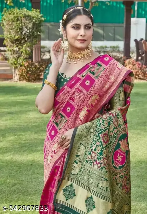 Festive_Rani_Pink_&_Bottle_Green_Jacquard_Silk_Saree_–_Traditional_Kalash_&_Elephant_Motif_Pallu_Saree_with_Blouse_Piece
