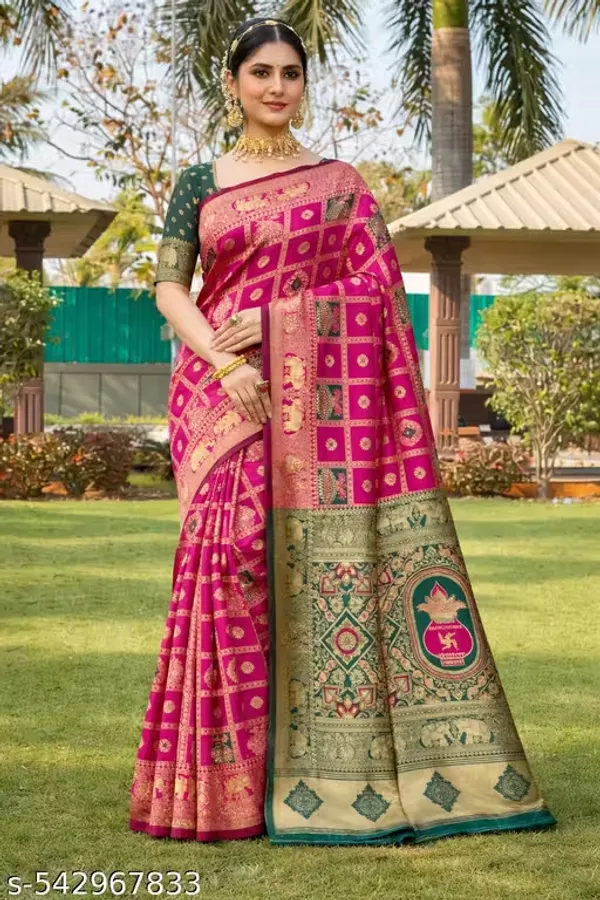 Festive_Rani_Pink_&_Bottle_Green_Jacquard_Silk_Saree_–_Traditional_Kalash_&_Elephant_Motif_Pallu_Saree_with_Blouse_Piece