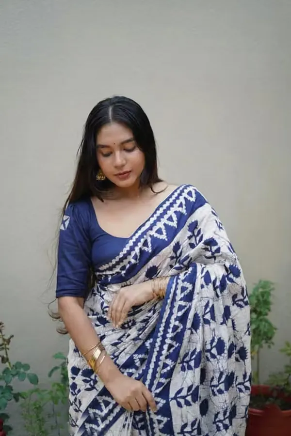 Indigo_Bloom_Pure_Linen_Cotton_Saree
