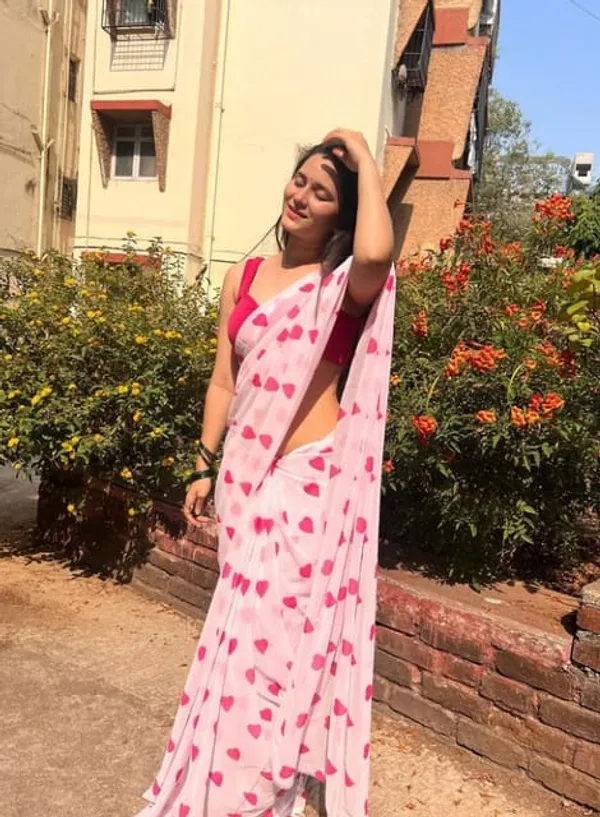 Luxury_Linen_With_Handcrafted_Work_And_Soft_Feel_Saree_For_Women