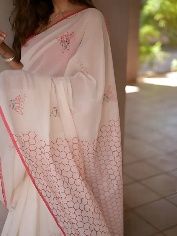 Off-White_Luxury_Linen_Collection_With_Handmade_Jalar_&_Printed_Elegance_Saree_For_Women