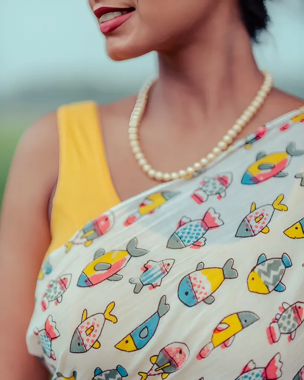 Multicolor_Premium_Linen_For_Festive_Wear_With_Handcrafted_Jalar_Design_Saree_For_Women