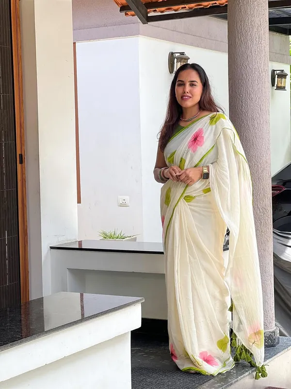 Cream_Premium_Linen_With_Elegant_Drape_&_Handcrafted_Jalar_Saree_For_Women