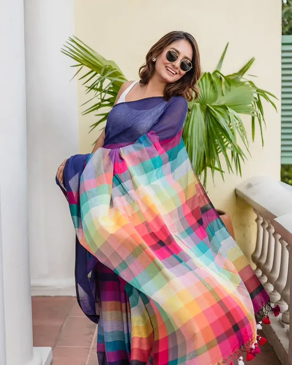 Blue_Premium_Linen_With_Traditional_Jalar_And_Contemporary_Design_Saree_For_Women