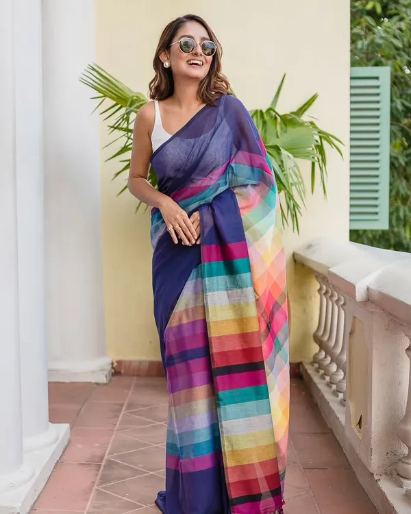 Blue_Premium_Linen_With_Traditional_Jalar_And_Contemporary_Design_Saree_For_Women