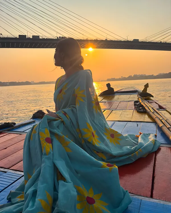 Blue_Luxury_Linen_With_Stylish_Digital_Print_&_Blouse_Saree_For_Women
