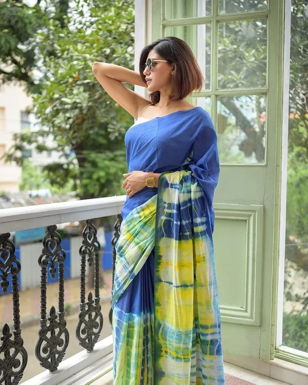 Blue_Premium_Linen_With_Handcrafted_Jalar_And_Designer_Prints_Saree_For_Women