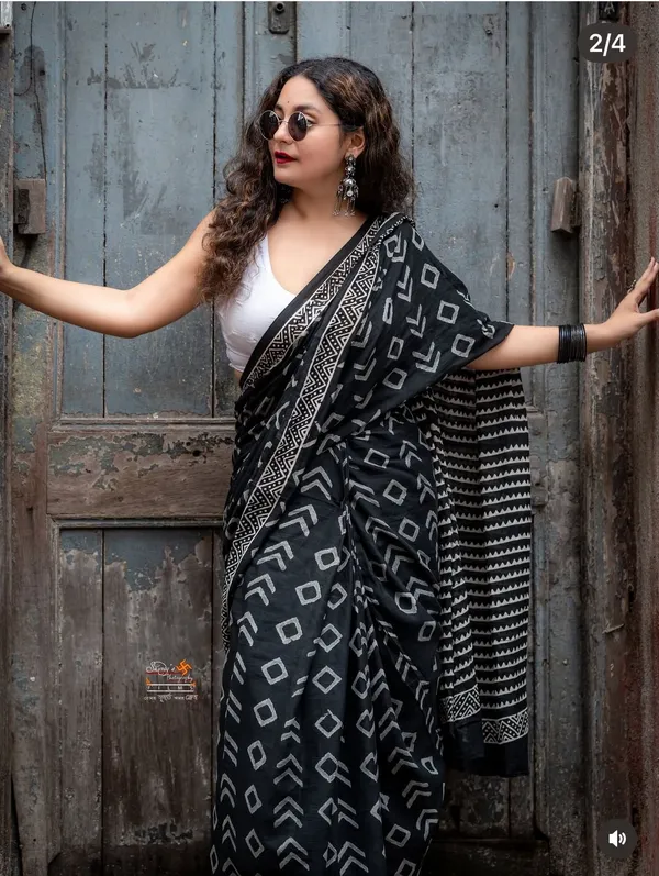 Black_Luxury_Linen_With_Artistic_Design_And_Jalar_Border_Saree_For_Women