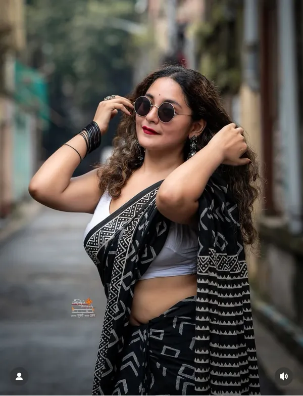 Black_Luxury_Linen_With_Artistic_Design_And_Jalar_Border_Saree_For_Women