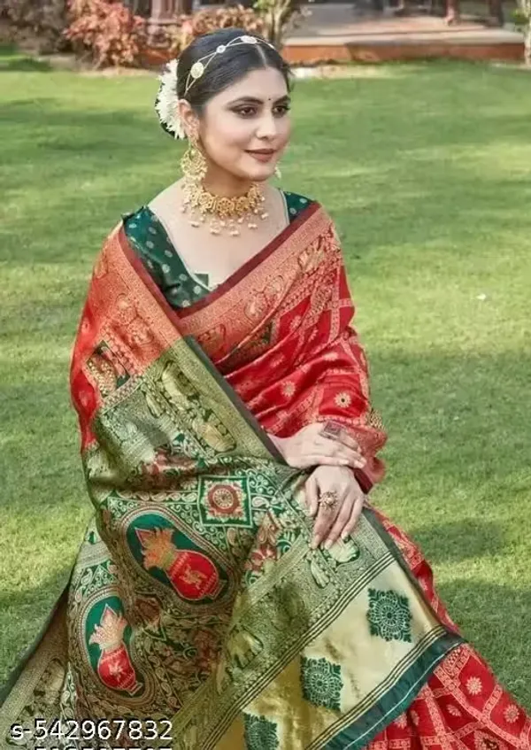 Red_&_Bottle_Green_Jacquard_Silk_Saree_–_Traditional_Kalash_&_Elephant_Motif_Pallu_Wedding_Saree_with_Blouse_Piece
