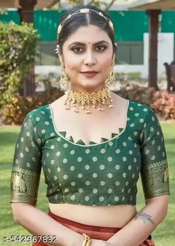 Red_&_Bottle_Green_Jacquard_Silk_Saree_–_Traditional_Kalash_&_Elephant_Motif_Pallu_Wedding_Saree_with_Blouse_Piece
