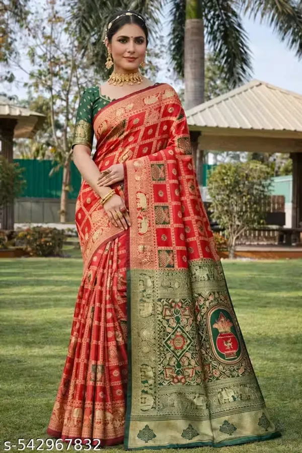 Red_&_Bottle_Green_Jacquard_Silk_Saree_–_Traditional_Kalash_&_Elephant_Motif_Pallu_Wedding_Saree_with_Blouse_Piece