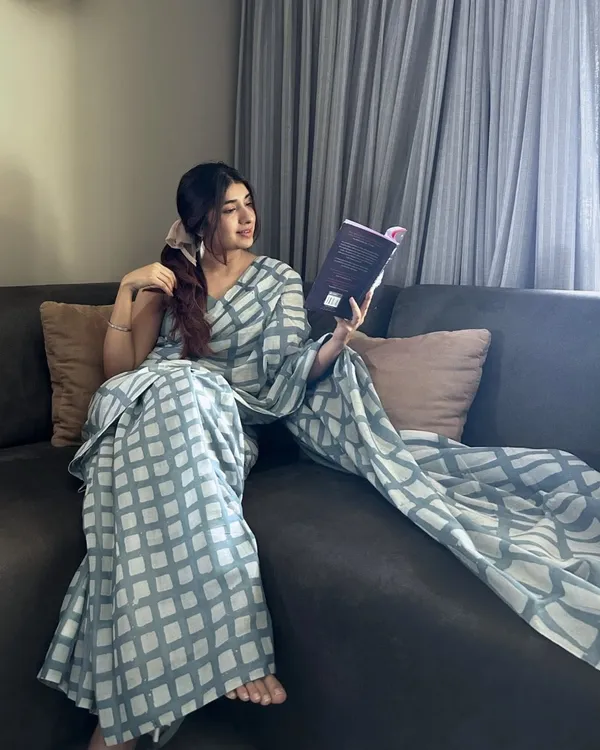Traditional_Linen_Cotton_Saree_for_Women_|_Classic_Indian_Linen_Cotton_Saree