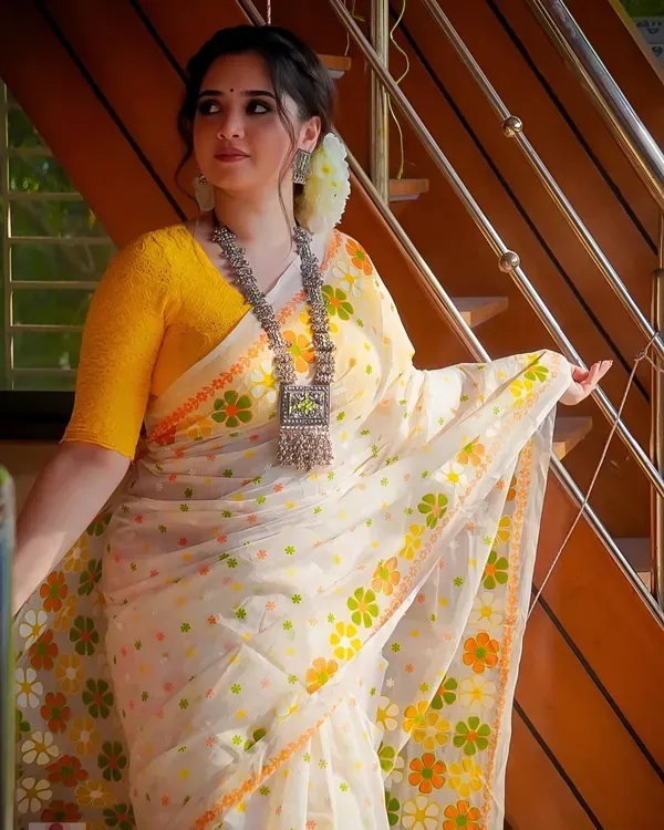 White_Luxury_Wear_Linen_With_Fine_Digital_Printing_And_Blouse_With_Saree_For_Women