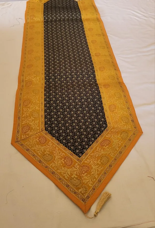 Dining_Table_Silk_Runner_Pattern_2