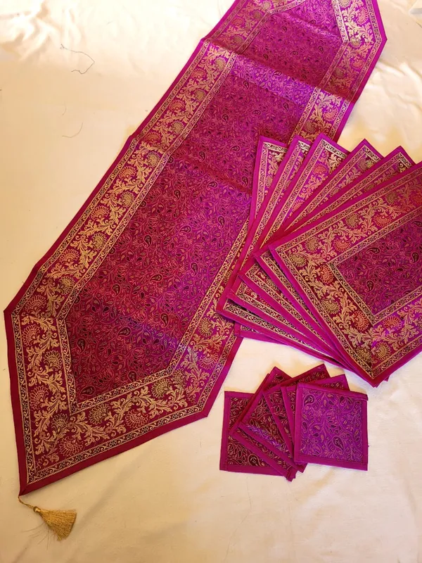 Table_Runner_with_mats_silk