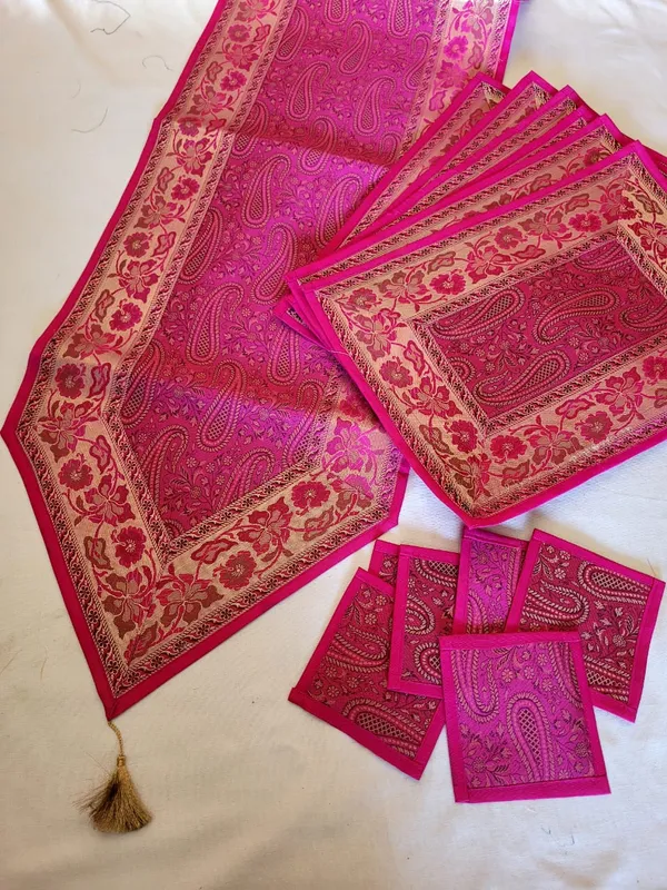 Table_Runner_with_mats_silk