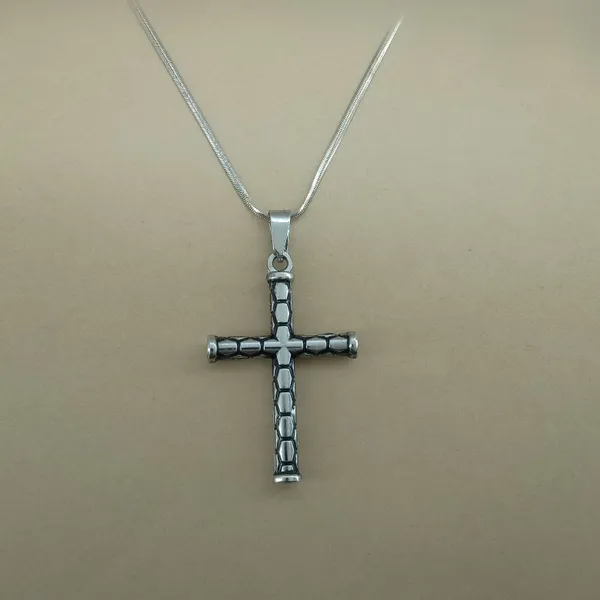 Bittrend_Jewels_Silver_Tone_Textured_Cross_Pendant_Necklace_For_Women_Classic_Faith_Symbol_Chain_Jewelry