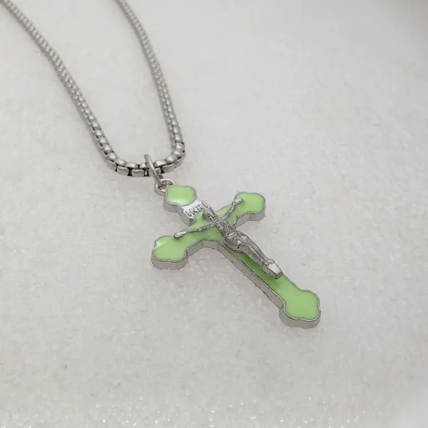 Bittrend_Jewels_Anti_Tarnish_Stainless_Steel_Glow_In_The_Dark_Inri_Crucifix_Pendant_Necklace_For_Men_Luminous_Jesus_Cross_With_Box_Chain