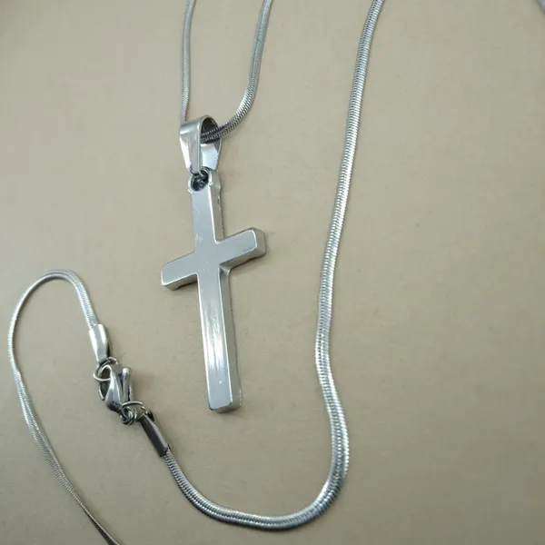 Anti_Tarnish_Stainless_Steel_Plain_Cross_Pendant_Necklace_For_Women_Minimalist_Polished_Silver_Tone_Christian_Cross_With_Snake_Chain