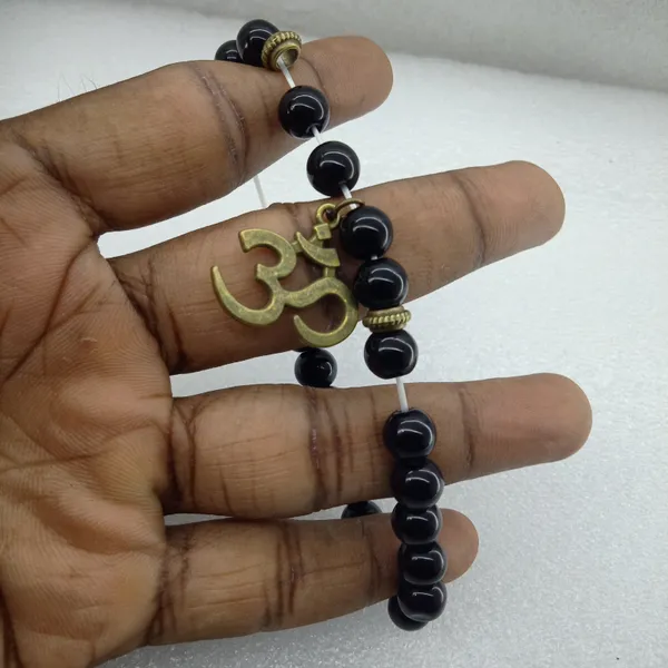 Black_Onyx_Om_Charm_Bracelet_For_Men_And_Women_Antique_Gold_Om_Aum_Pendant_Stretchable_Spiritual_Wrist_Mala_Natural_Stone_Healing_Protection_Bracelet_Yoga_Meditation_Jewellery