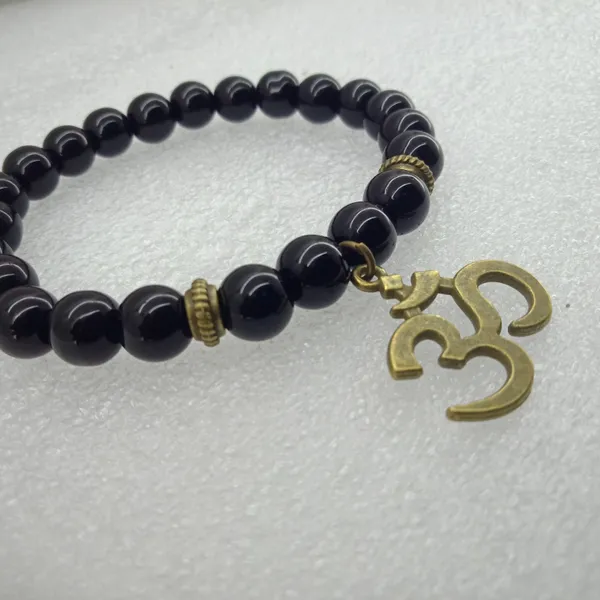 Black_Onyx_Om_Charm_Bracelet_For_Men_And_Women_Antique_Gold_Om_Aum_Pendant_Stretchable_Spiritual_Wrist_Mala_Natural_Stone_Healing_Protection_Bracelet_Yoga_Meditation_Jewellery