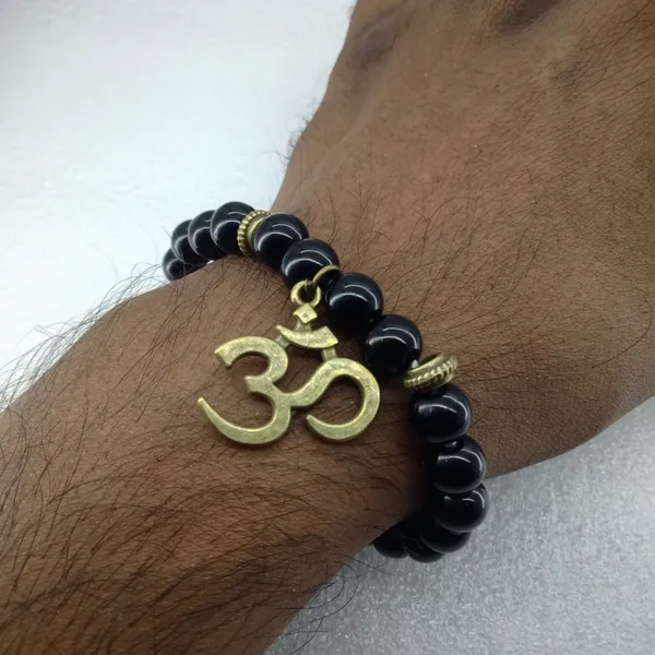 Black_Onyx_Om_Charm_Bracelet_For_Men_And_Women_Antique_Gold_Om_Aum_Pendant_Stretchable_Spiritual_Wrist_Mala_Natural_Stone_Healing_Protection_Bracelet_Yoga_Meditation_Jewellery