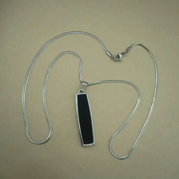 Stainless_Steel_Black_Onyx_Stone_Sleek_Bar_Pendant_With_Chain_For_Women_Anti_Tarnish_Necklace