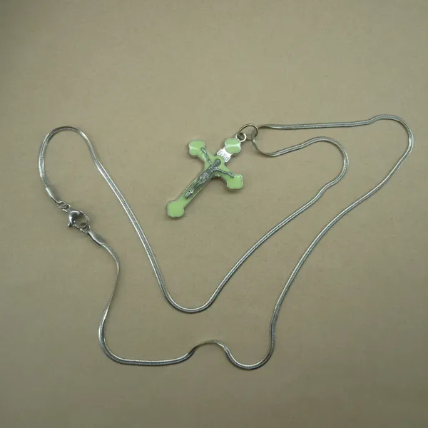 Bittrend_Jewels_Anti_Tarnish_Stainless_Steel_Glow_In_The_Dark_Inri_Crucifix_Pendant_Necklace_For_Women_Luminous_Jesus_Cross_With_Chain