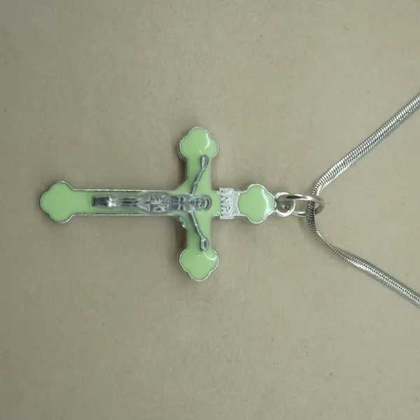 Bittrend_Jewels_Anti_Tarnish_Stainless_Steel_Glow_In_The_Dark_Inri_Crucifix_Pendant_Necklace_For_Women_Luminous_Jesus_Cross_With_Chain