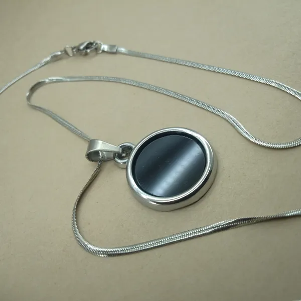 Stainless_Steel_Black_Stone_Circle_Pendant_With_Chain_For_Wpmen_Anti_Tarnish_Necklace
