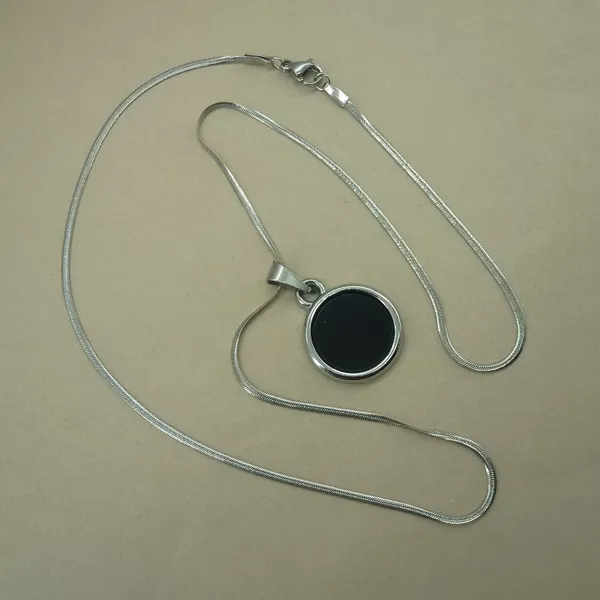 Stainless_Steel_Black_Stone_Circle_Pendant_With_Chain_For_Wpmen_Anti_Tarnish_Necklace