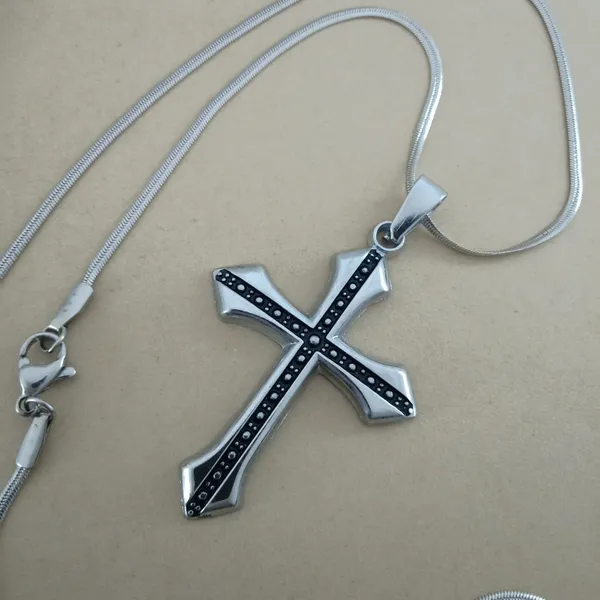 Anti_Tarnish_Stainless_Steel_Cross_Pendant_Necklace_For_Women_Silver_Tone_Gothic_Cross_With_Oxidised_Black_Detail_And_Snake_Chain