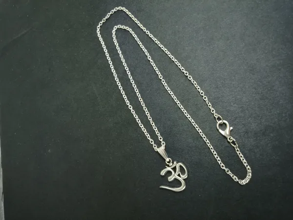 Black_Stainless_Steel_Om_Glass_Dome_Pendant_Necklace_For_Men