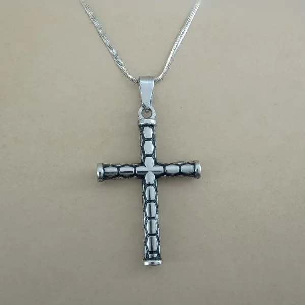 Bittrend_Jewels_Silver_Tone_Textured_Cross_Pendant_Necklace_For_Women_Classic_Faith_Symbol_Chain_Jewelry