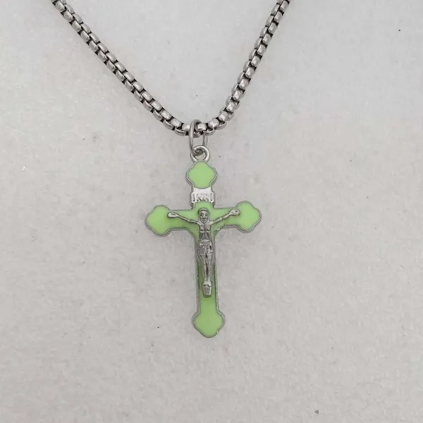 Bittrend_Jewels_Anti_Tarnish_Stainless_Steel_Glow_In_The_Dark_Inri_Crucifix_Pendant_Necklace_For_Men_Luminous_Jesus_Cross_With_Box_Chain