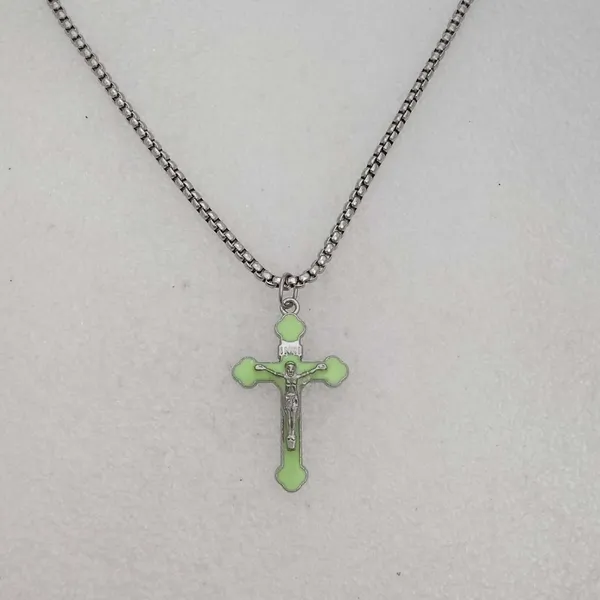 Bittrend_Jewels_Anti_Tarnish_Stainless_Steel_Glow_In_The_Dark_Inri_Crucifix_Pendant_Necklace_For_Men_Luminous_Jesus_Cross_With_Box_Chain