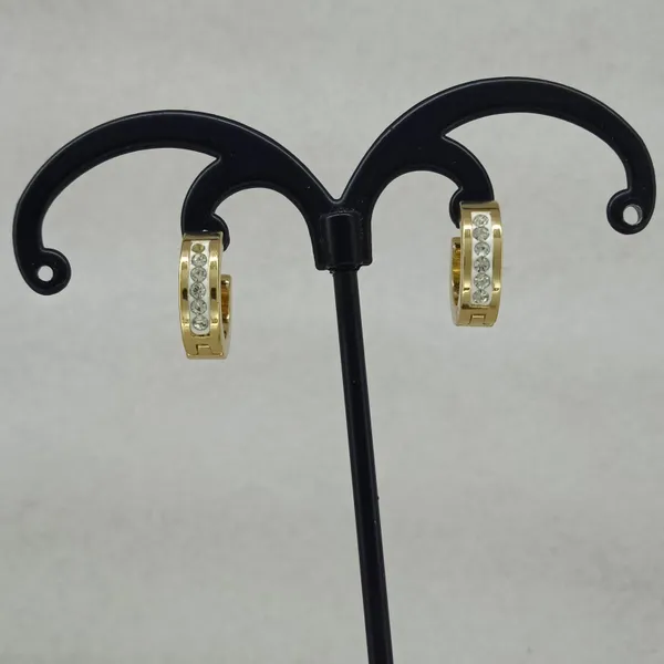 Anti_Tarnish_Stainless_Steel_Gold_And_Silver_Plated_Huggie_Hoop_Earrings_Combo_Pack_For_Women