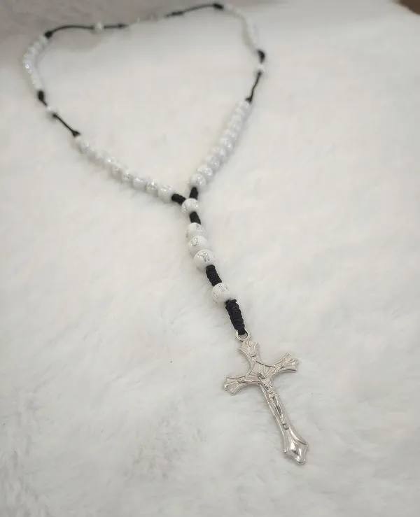 Handmade_White_Acrylic_Cross_Engraved_Rosary_Necklace_With_Crucifix_Unisex